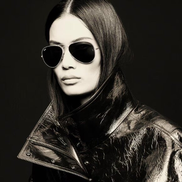 Ray-Ban Aviator Classic Sunglasses - Picture 2 of 5